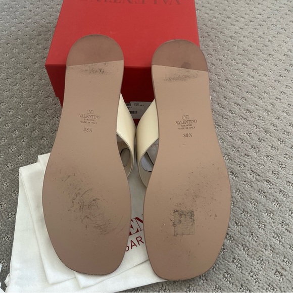 Valentino Garavani Ivory Sandals with Gold Logo - Picture 9 of 10